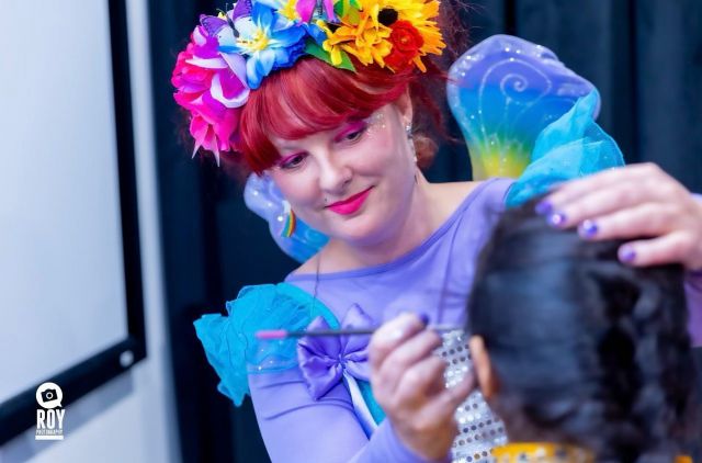 Can you guess what Fairy Freckles is painting?🧚‍♀️🦄
📸 thanks to @royphotographyofficial 

#melbournekidsparties #melbournefacepainter #kidspartiesmelbourne #melbournemums #melbournemum #melbournemumsgroup #fairy #melbourneevents #fairyfreckles #fairyfrecklesandfriends #funfairy